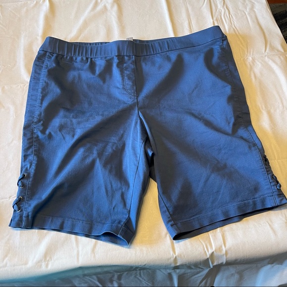 Women’s plus size Avenue shorts Size 26.  Periwinkle blue - Picture 1 of 5